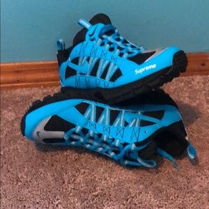 BLUE LAGOON NIKE AIR HUMARA ‘17 // SUPREME